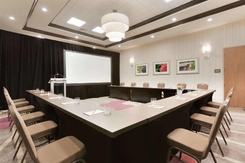 Hilton Garden Inn Pittsburgh Airport South-Robinson Mall - image 8