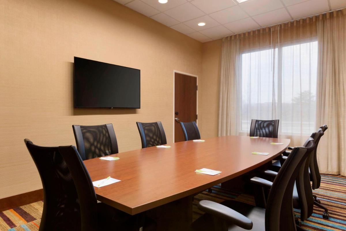 Fairfield Inn & Suites by Marriott Pittsburgh Airport/Robinson Township - image 5