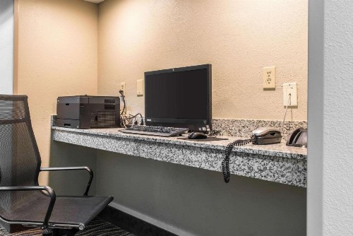 Sleep Inn & Suites Pittsburgh - image 9