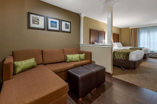 Comfort Inn & Suites Pittsburgh - image 17