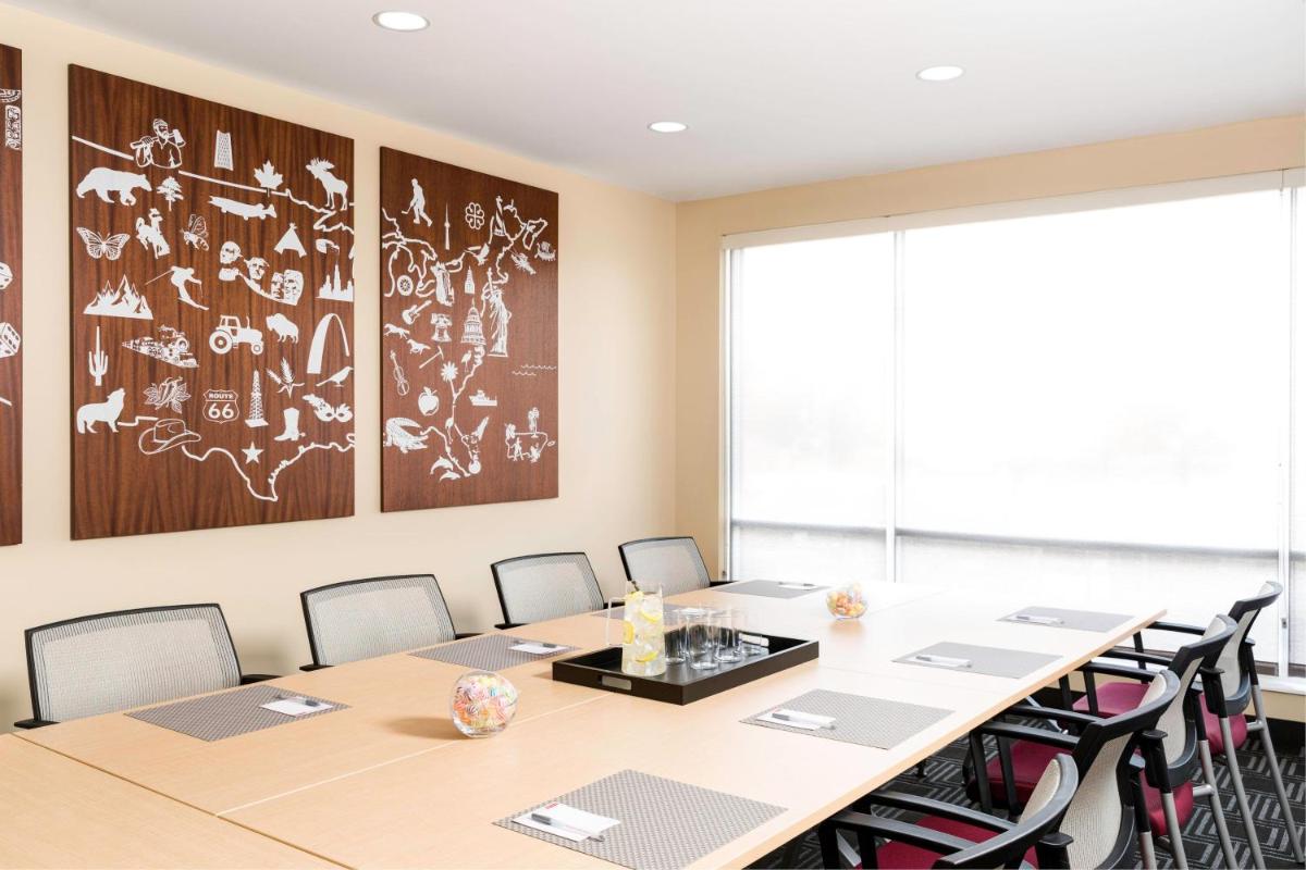 TownePlace Suites by Marriott Pittsburgh Harmarville - image 7