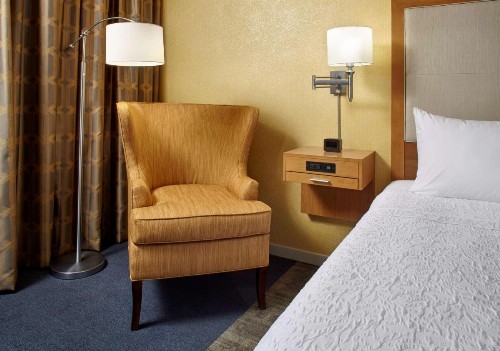 Hampton Inn & Suites Pittsburgh Airport South/Settlers Ridge - image 12