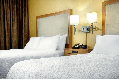 Hampton Inn & Suites Pittsburgh Airport South/Settlers Ridge - image 7
