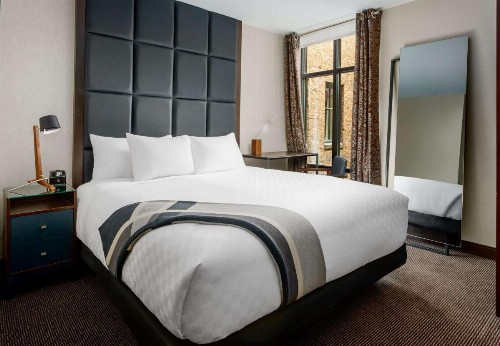 Distrikt Hotel Pittsburgh Curio Collection by Hilton - image 25