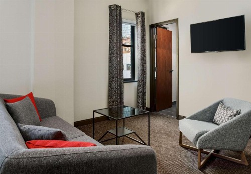 Distrikt Hotel Pittsburgh Curio Collection by Hilton - image 33