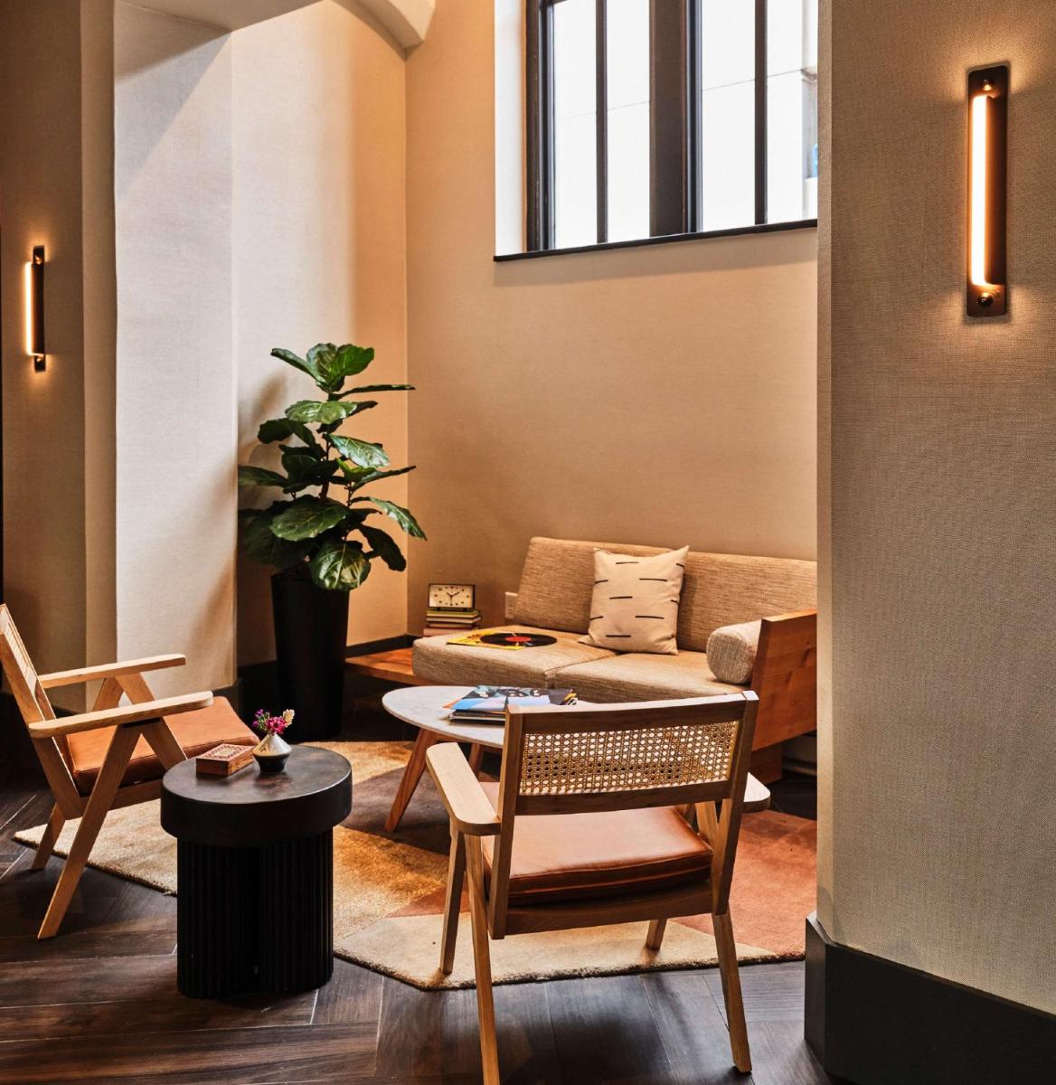 Distrikt Hotel Pittsburgh Curio Collection by Hilton - image 7