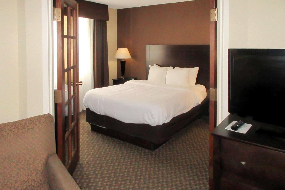 MainStay Suites - image 5