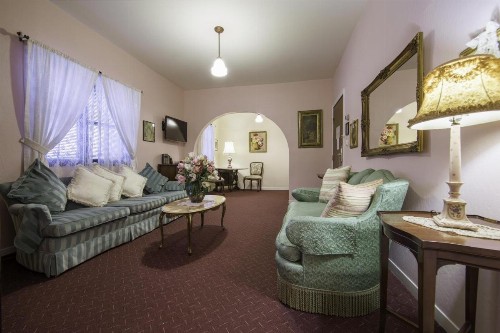 Historic Cary House Hotel - image 33