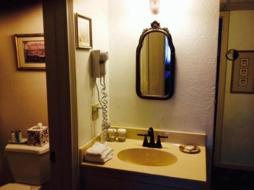 Historic Cary House Hotel - image 34