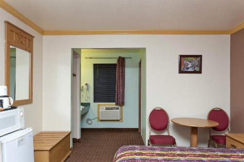 National 9 Inn - Placerville - image 20