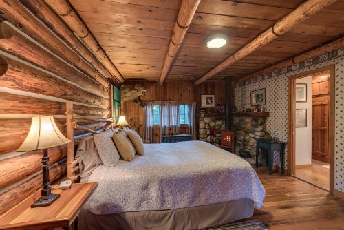 The Davies Family Inn - image 2