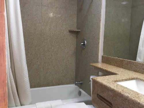 Budget Inn Plainview - image 11
