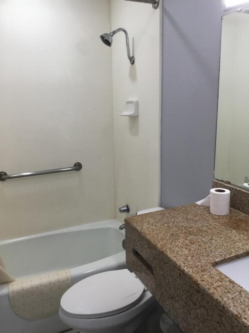 Budget Inn Plainview - image 27