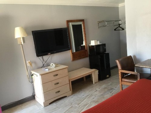 Budget Inn Plainview - image 34