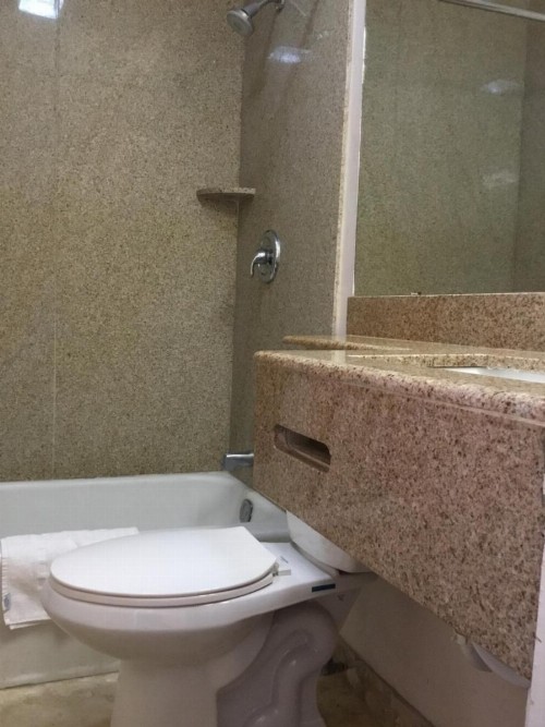Budget Inn Plainview - image 4