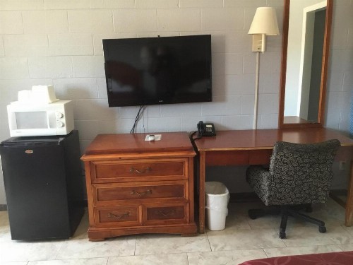 Budget Inn Plainview - image 41