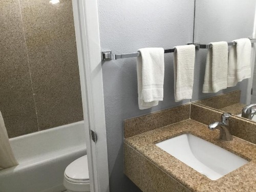 Budget Inn Plainview - image 44