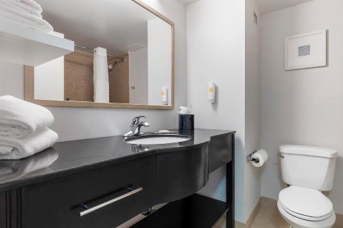 Hampton Inn Plano-North Dallas - image 17