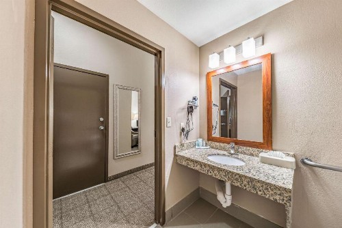 Quality Inn West Plano - Dallas - image 37