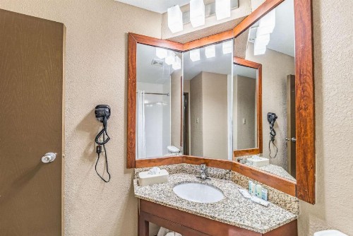 Quality Inn West Plano - Dallas - image 9
