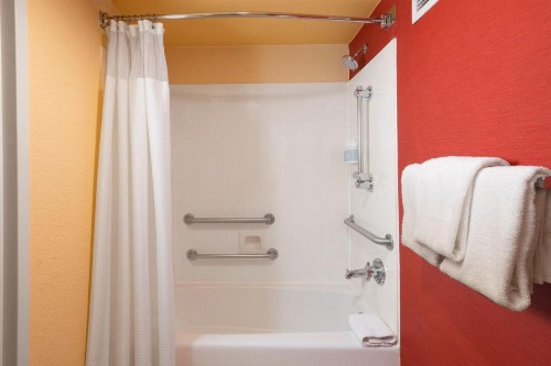 Courtyard by Marriott Dallas Plano in Legacy Park - image 12