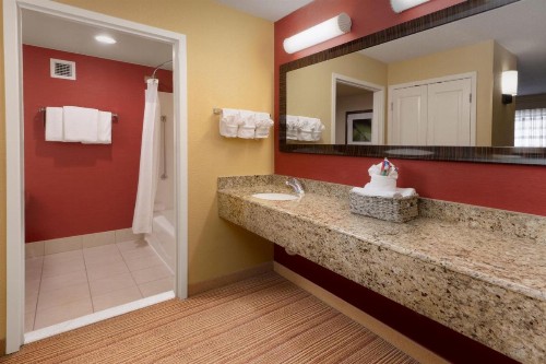 Courtyard by Marriott Dallas Plano in Legacy Park - image 22