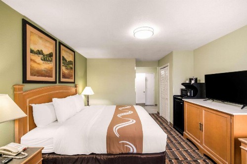 Quality Inn & Suites Plano - image 21
