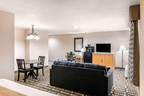 Quality Inn & Suites Plano - image 36