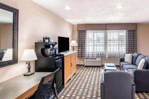 Quality Inn & Suites Plano - image 37