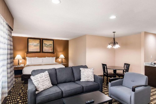 Quality Inn & Suites Plano - image 39