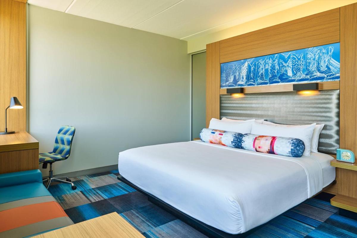 Aloft Hotel Plano - image 4