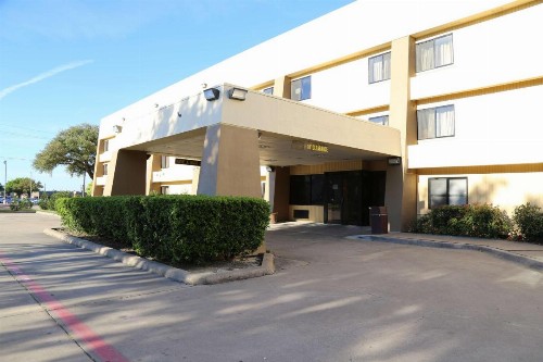 Baymont by Wyndham Plano - image 1