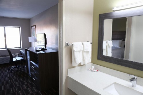 Baymont by Wyndham Plano - image 12