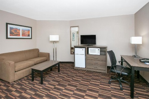 Baymont by Wyndham Plano - image 20