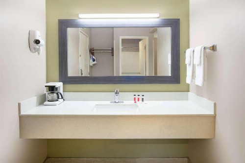 Baymont by Wyndham Plano - image 34