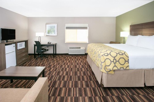 Baymont by Wyndham Plano - image 35