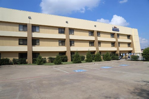 Baymont by Wyndham Plano - image 42