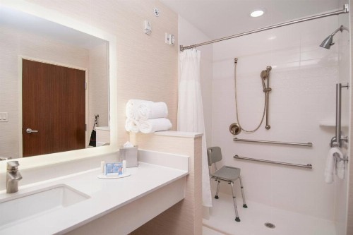Fairfield Inn & Suites by Marriott Dallas Plano North - image 17