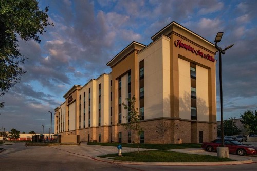 Hampton Inn & Suites Dallas/Plano Central - image 2