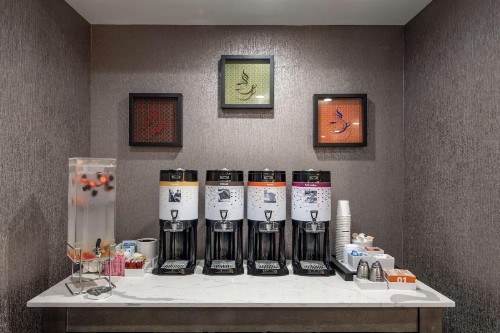 Hampton Inn & Suites Dallas/Plano Central - image 4