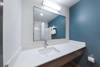 WoodSpring Suites Dallas Plano Central Legacy Drive - image 9