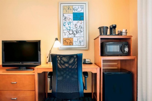 Fairfield Inn and Suites by Marriott Lakeland Plant City - image 21
