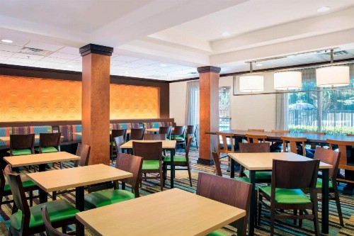 Fairfield Inn and Suites by Marriott Lakeland Plant City - image 9