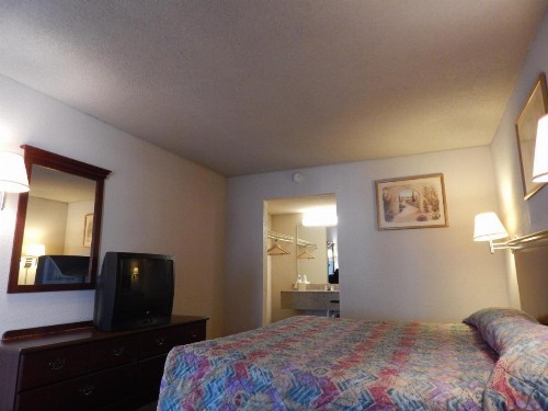 Knights Inn - Plant City - image 16