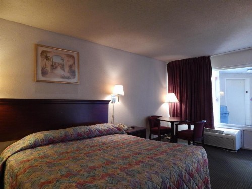 Knights Inn - Plant City - image 17
