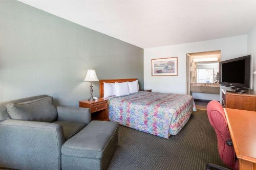 Knights Inn - Plant City - image 31