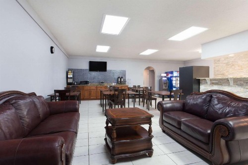 Knights Inn - Plant City - image 39