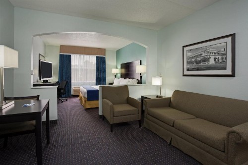 Holiday Inn Express Hotel & Suites Plant City an IHG Hotel - image 12