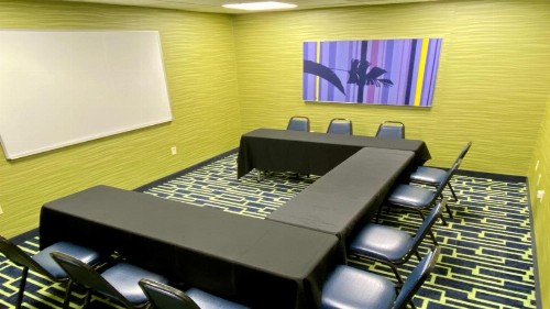 Holiday Inn Express Hotel & Suites Plant City an IHG Hotel - image 16