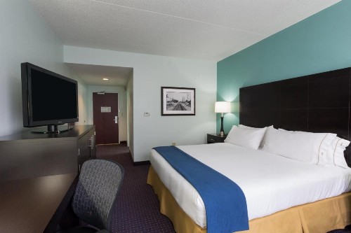Holiday Inn Express Hotel & Suites Plant City an IHG Hotel - image 8
